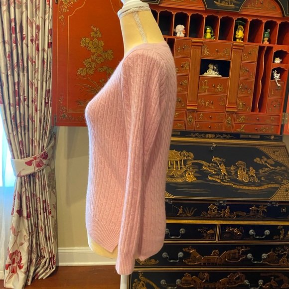 Scoop neck cashmere sweater.  Pretty in pink. - Picture 3 of 7